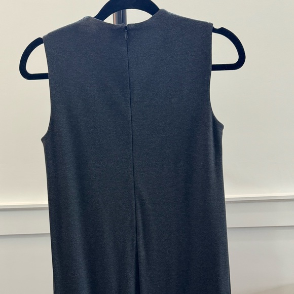 Uniqlo sleeveless shift dress - Picture 2 of 5